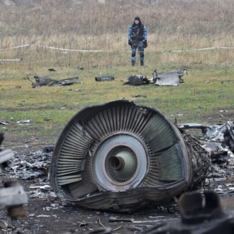 «Летел огромный кусок самолета, из которого выпадали люди»: как Россию делают виновной в крушении МН17 в небе над Донбассом